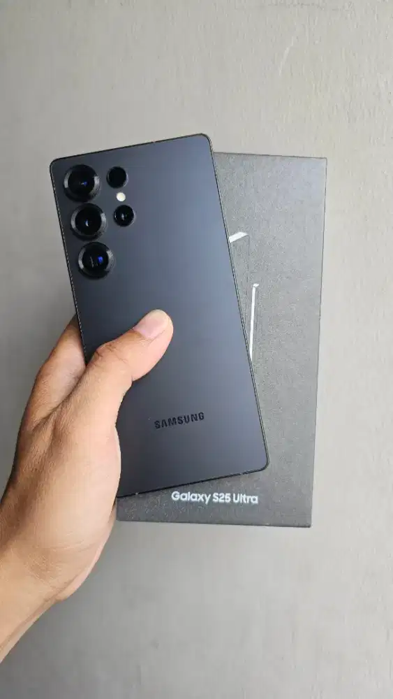 Samsung s25 ultra 1tb sein like new