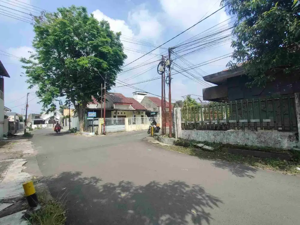 Tanah Pojok Hook Bunga Bunga Suhat
