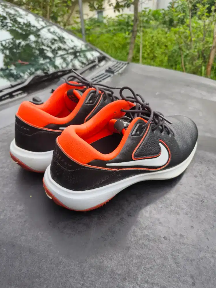 Sepatu golf NIKE Victory Pro
