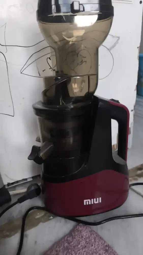 Pembuat kopi dan jus