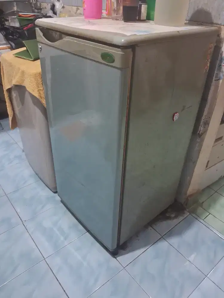 Kulkas pintu 1 merk sanyo