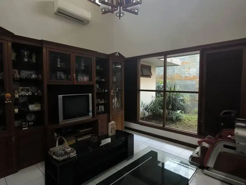 Bagus Terawat Rumah Graha Famili 2 Lantai Ciamik Kondisi Furnished