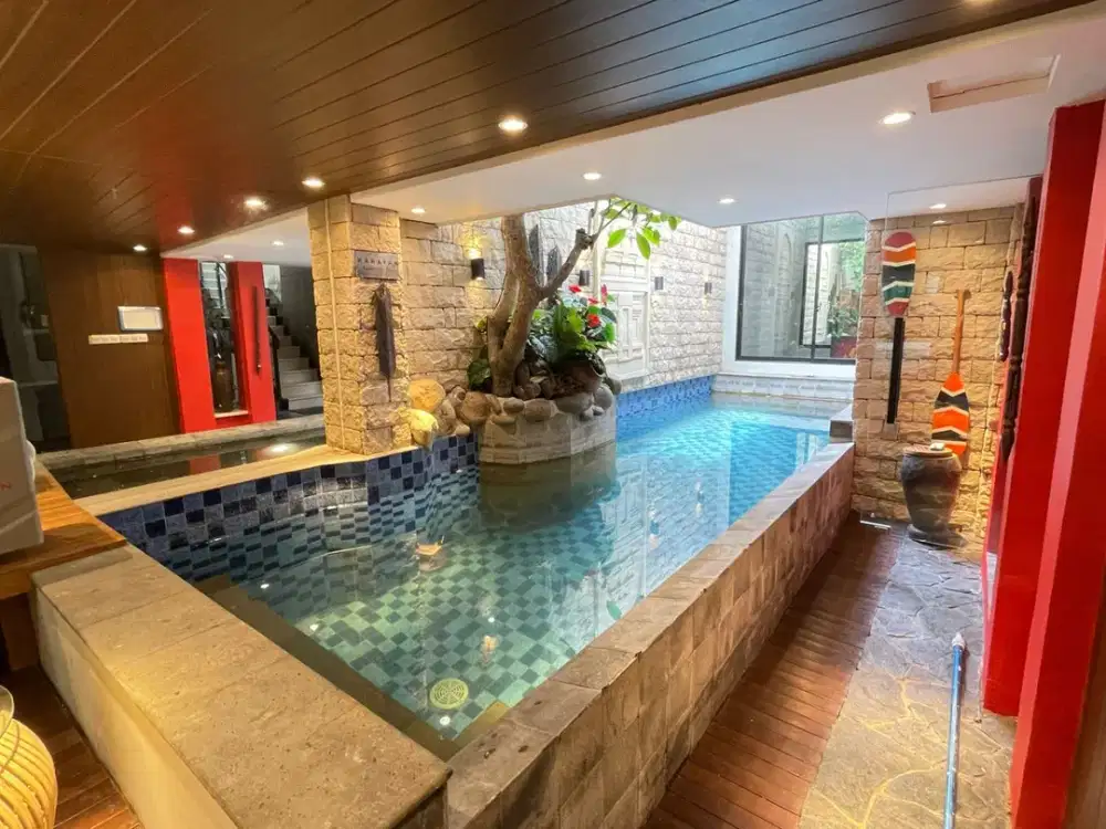 RUMAH MEWAH FULL FURNISHED & PRIVATE POOL Palmerah Jakarta Barat ada jacuzzi