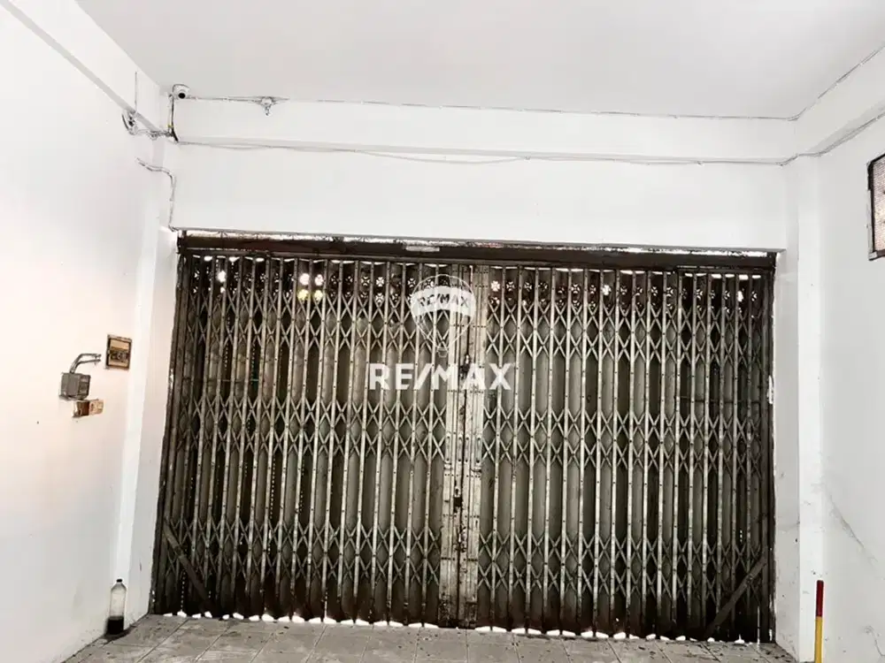 Disewakan Ruko 4 Lantai Lokasi Strategis Dekat Pasar Baru