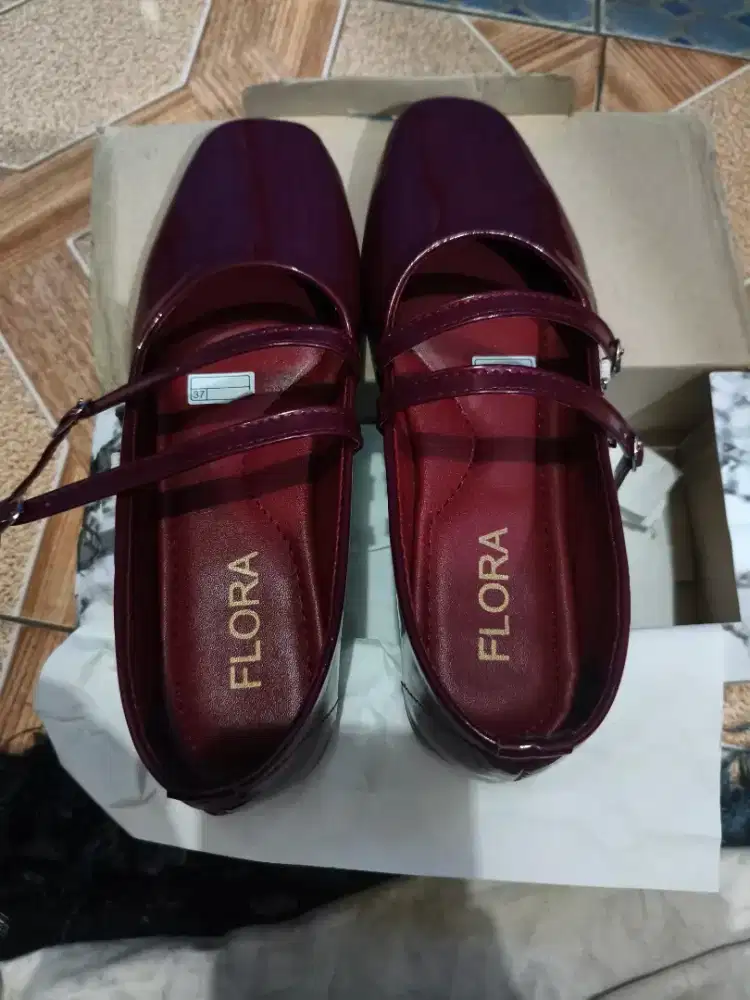 Di jual sepatu baru belum terpakai
