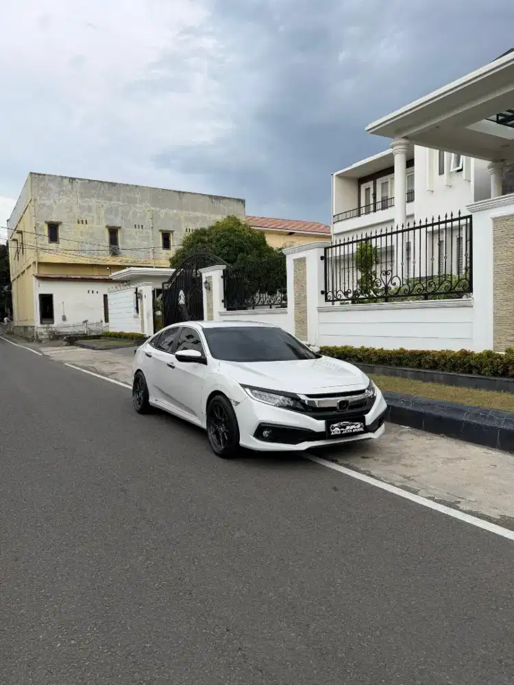 Honda Civic ES turbo 2020 metic