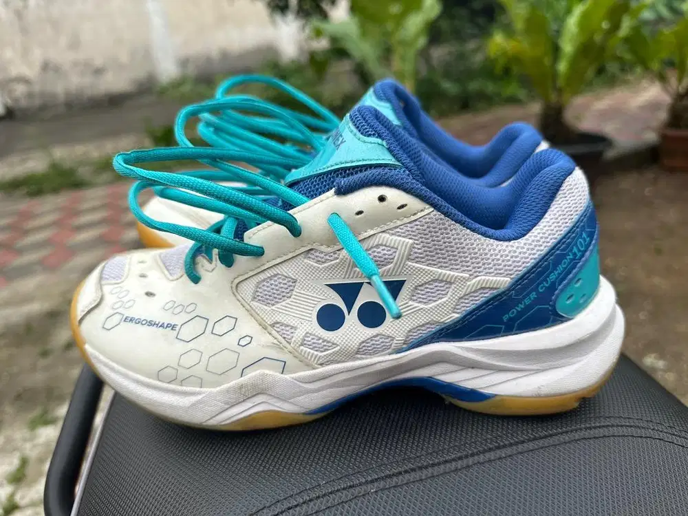 Sepatu Badminton Yonex Power Cushion 101