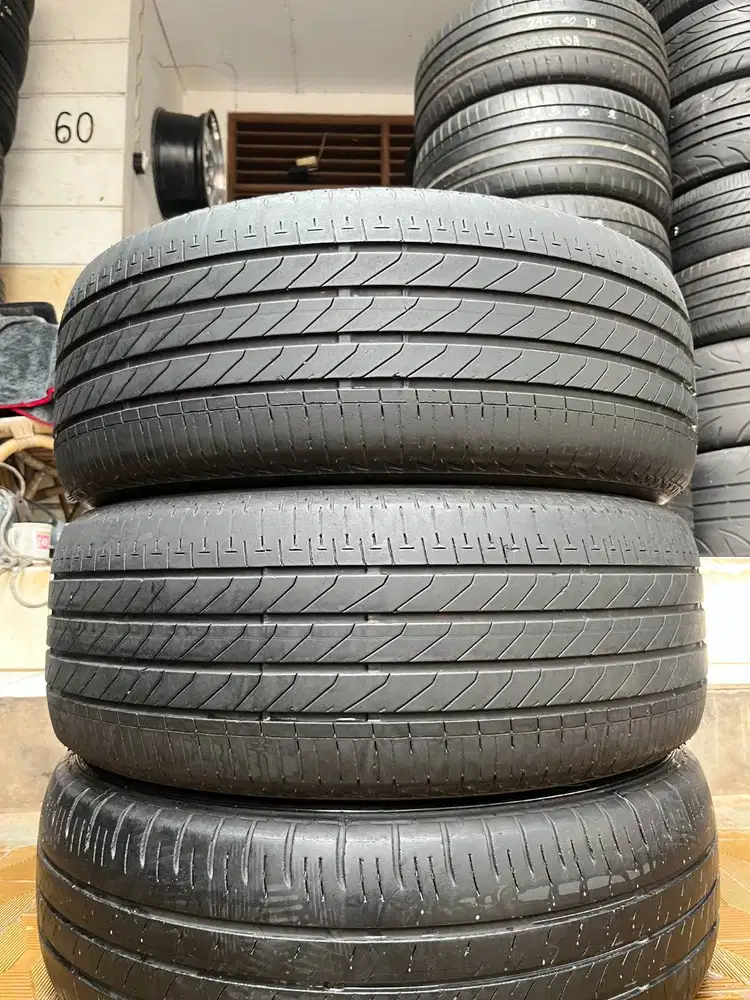 Ban Bridgestone Turanza T005A  215 55 r17  2Pcs