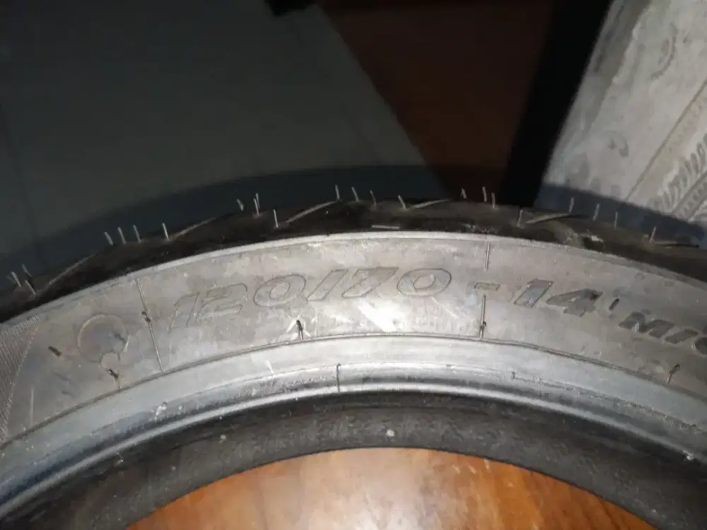 Ban tubless Pirelli 12/70/14