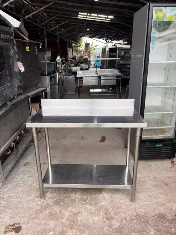 MEJA PREPARE 2 SUSUN

Ukuran  100x50x85
Bahan tebal dan berat