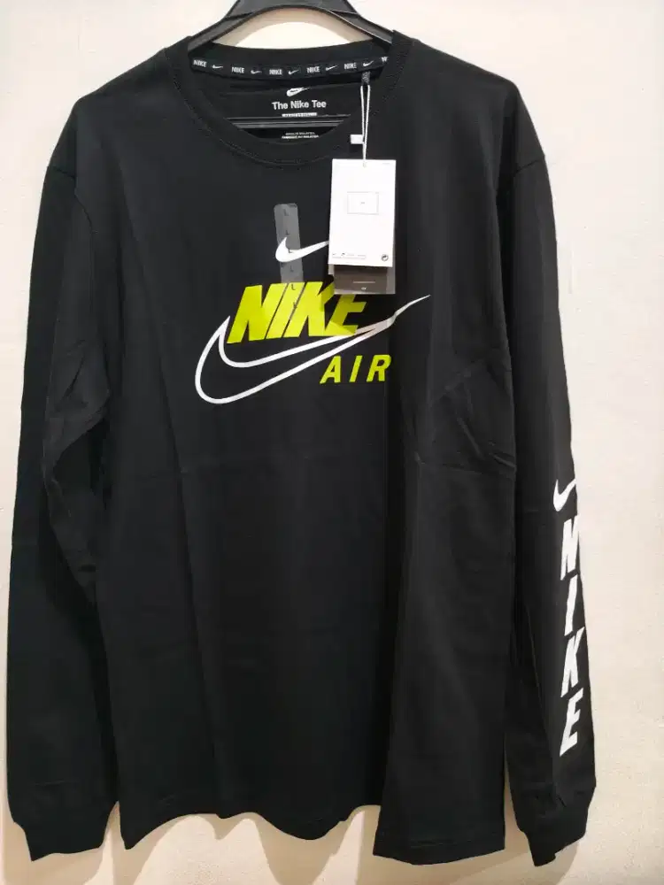 Kaos Nike lengan panjang warna hitam