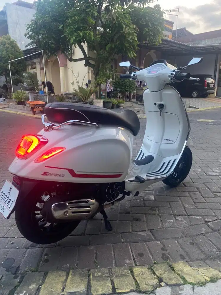 Vespa Sprint S Putih 2022 nik 2023