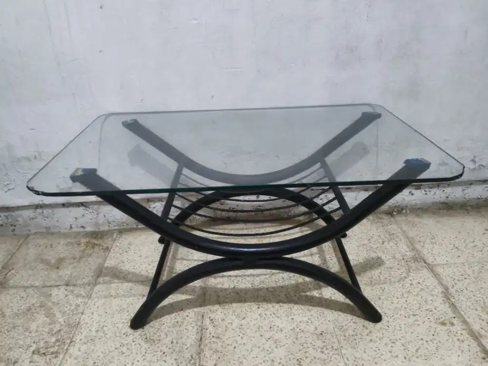 Meja Kaca Kecil
