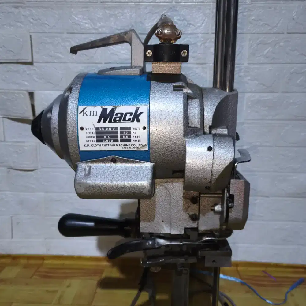 MESIN CUTTING KAIN / POTONG KAIN KM MACK 12 INCH