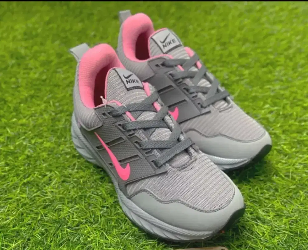 Sepatu joging wanita