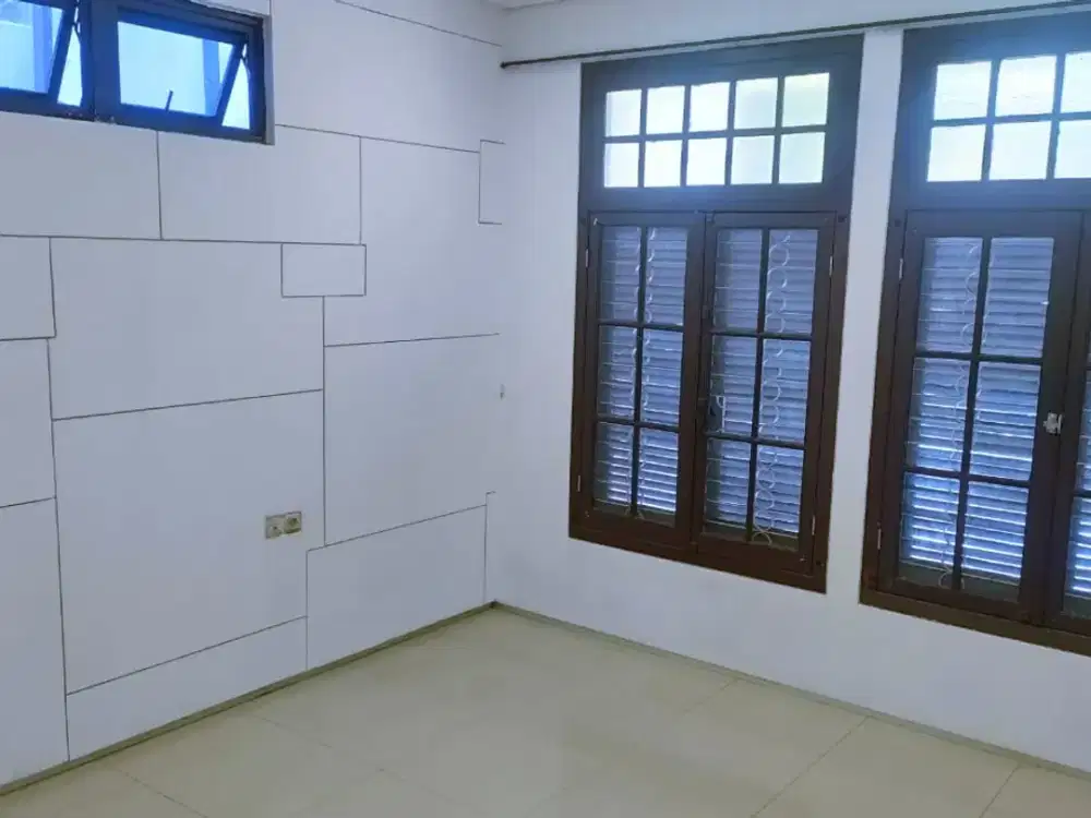 Ruang Usaha Area Jalan Sunda