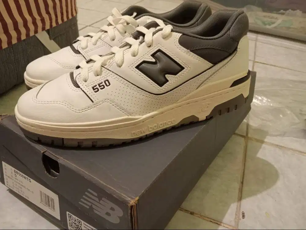 Sepatu New Balance 550, Kondisi 95% seperti baru, Grey White