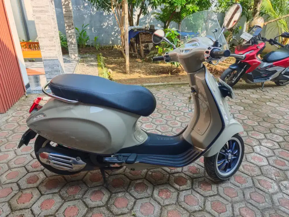 Vespa Primavera Like New