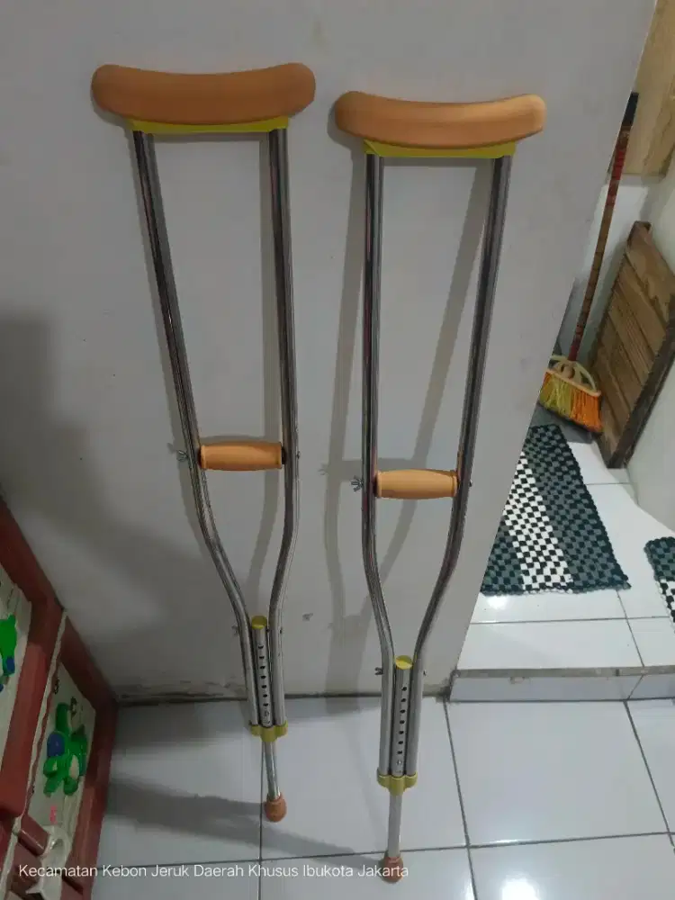 Tongkat ketiak / tongkat kruk alat bantu jalan