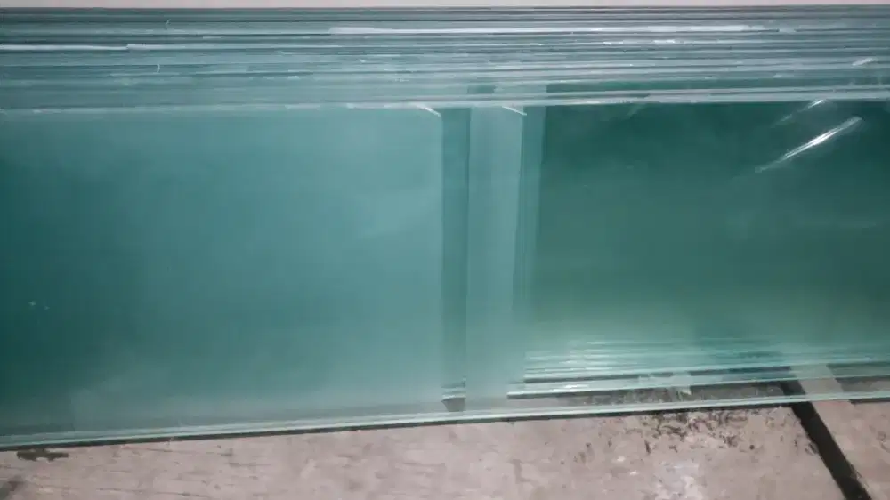 Kaca tempered 12 mm panjang 245 Cm lebar 45 Cm