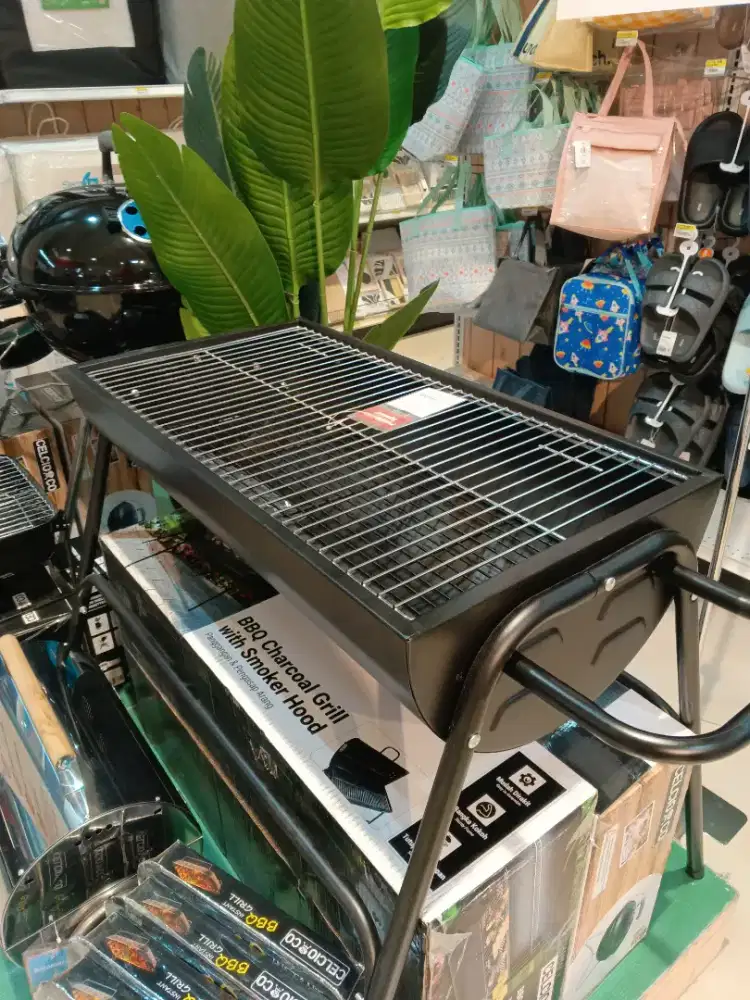 BBQ GRILL CHARCOAL SQR LEGS
