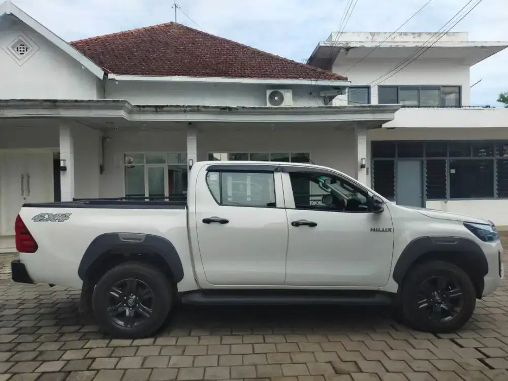 Toyota Hilux 2.4 G Disel MT 2023 Km 60rb Record Istimewa
