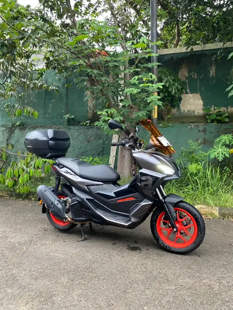 APRILIA SRGT 200