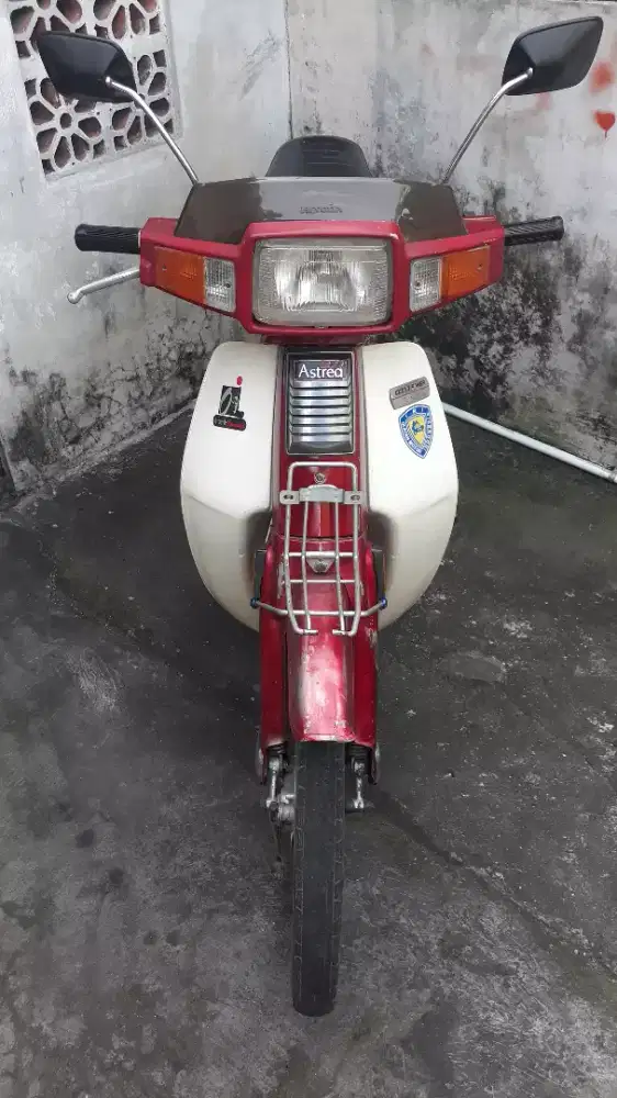 Astrea 800 merah