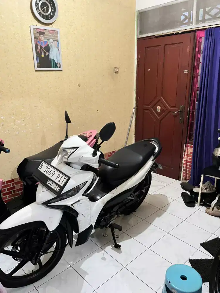 Honda Revo X efi 2019 putih velg racing putih