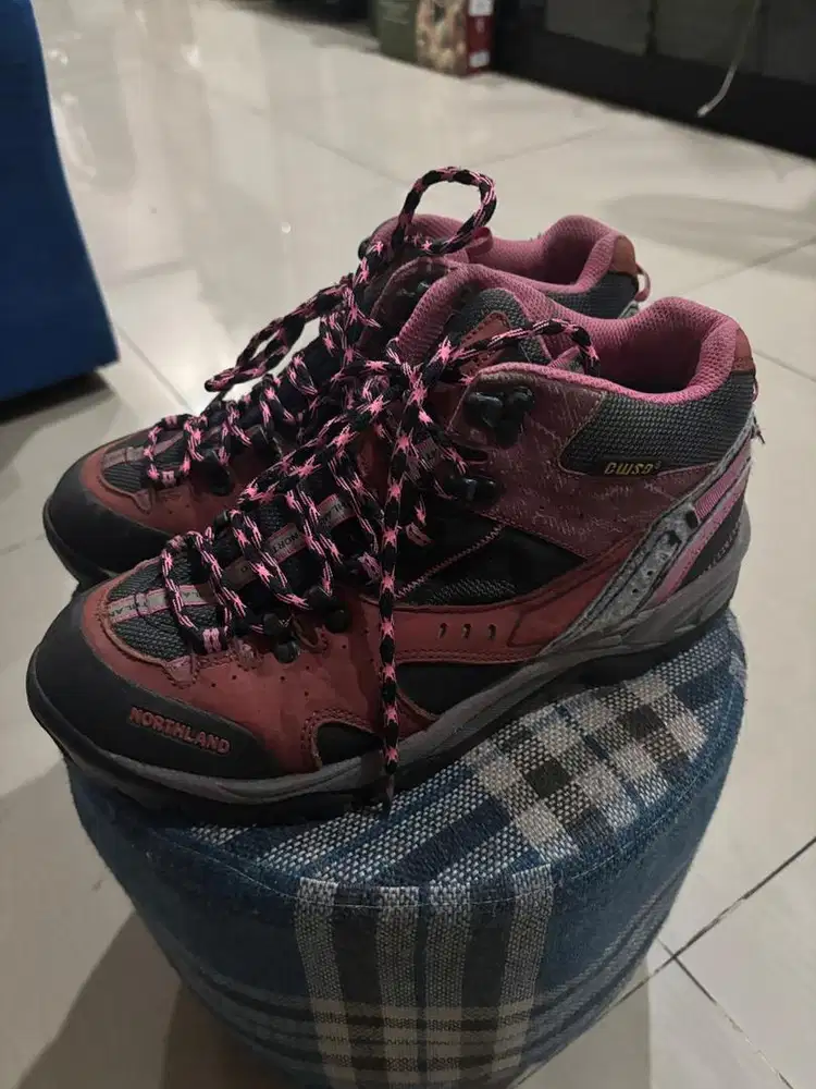 Jual sepatu gunung size 38