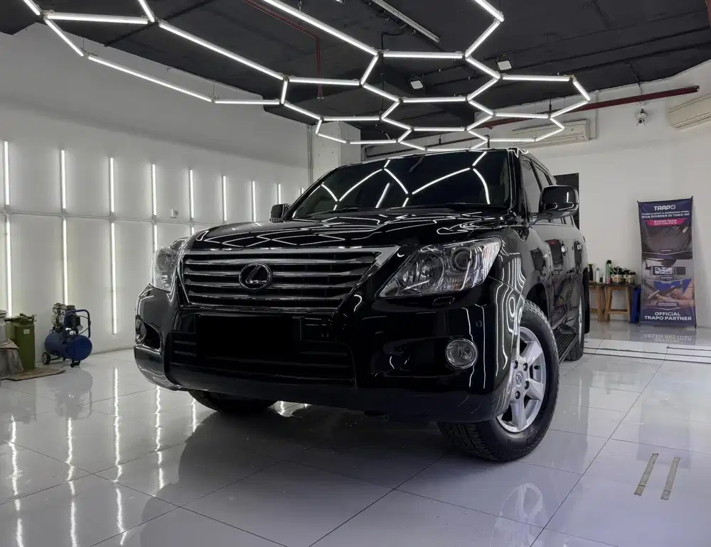 Lexus LX570 4x4 Airsuspension 2011 tangan pertama