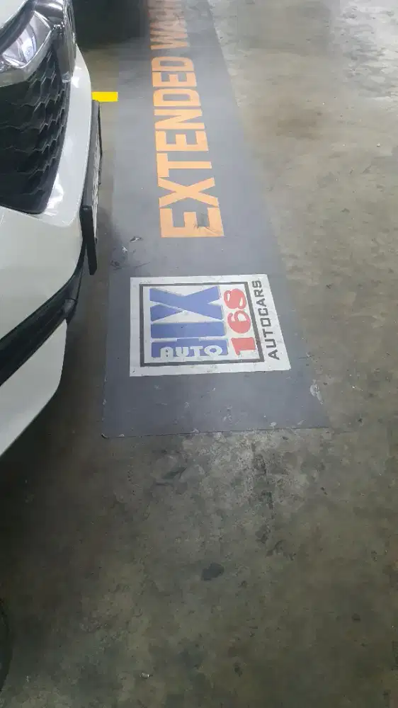 Loker untuk orang poles mobil untuk di showroom
