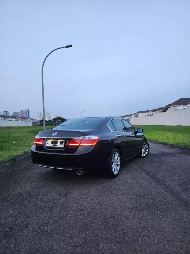Honda Accord VTIL 2013 (LOW KM)