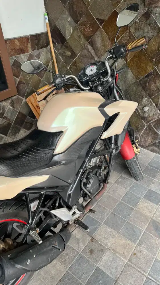 Dijual motor Honda CB 150 R 2014