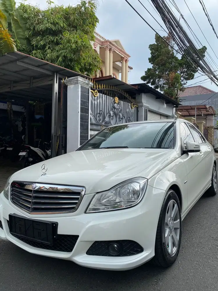 Mercedes-Benz C200 2011 Bensin