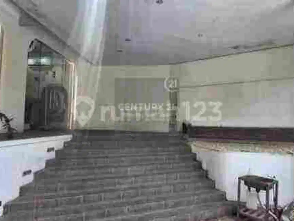 RUANG USAHA 3 lt Hook Parkir Luas  STRATEGIS DI MAINROAD JALAN SUTAMI BANDUNG
