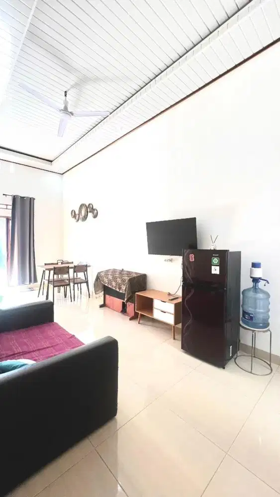 Rumah aesthetic di sewa, di tanjung seneng
