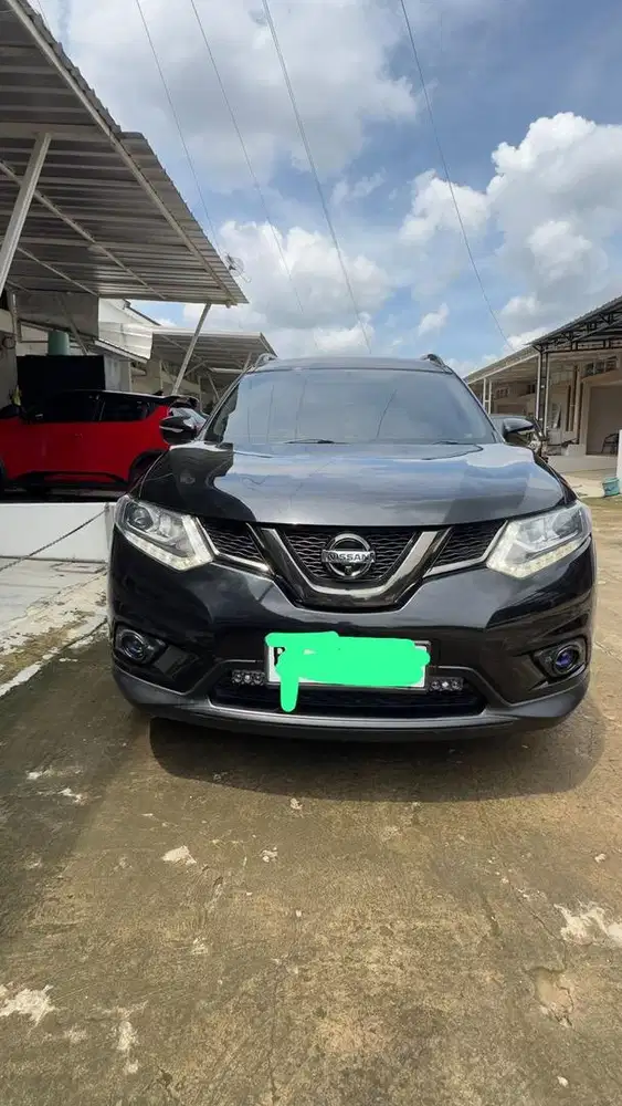 Nissan xtrail hitam