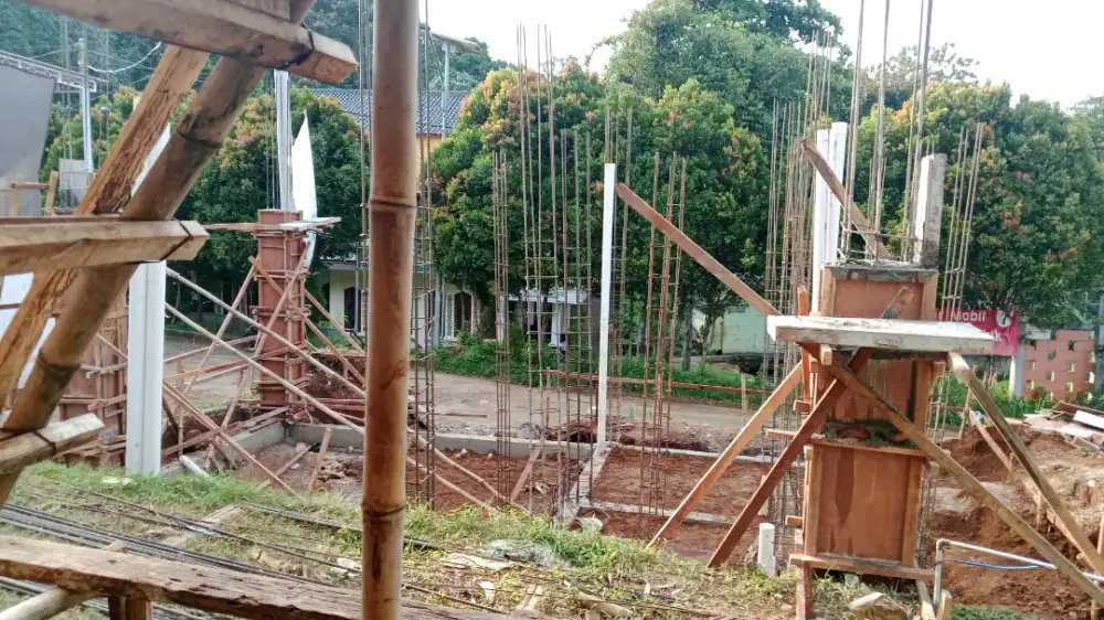 Tukang bangunan profesional