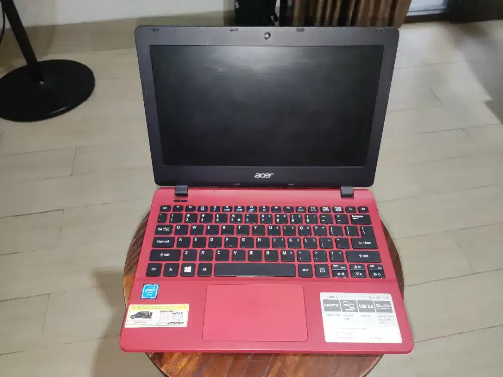 Acer Aspire ES1-131 Warna Merah Intel Celeron N3050 Ram 4GB HDD 500GB