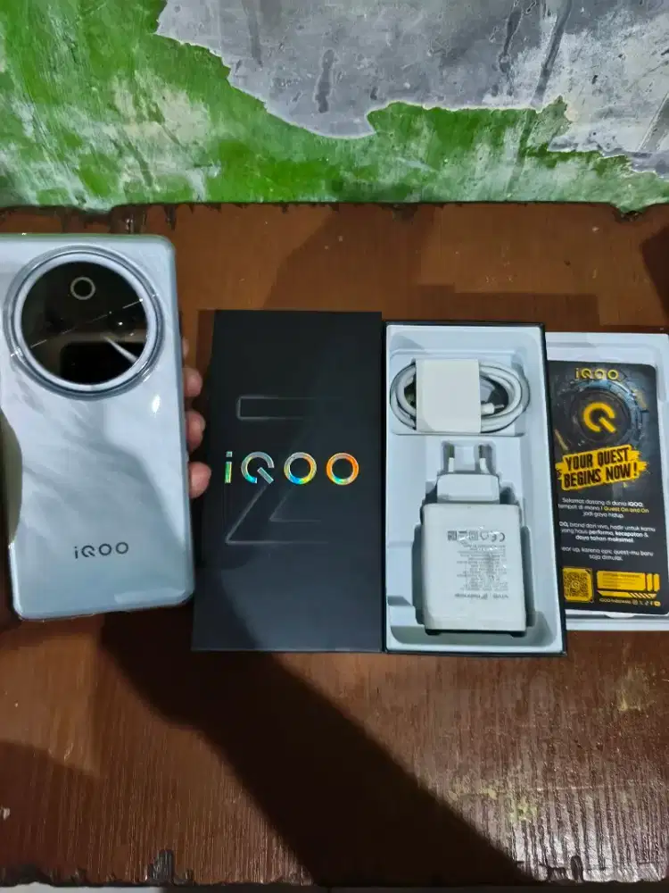 Iqoo z10 ram 8/128 white
