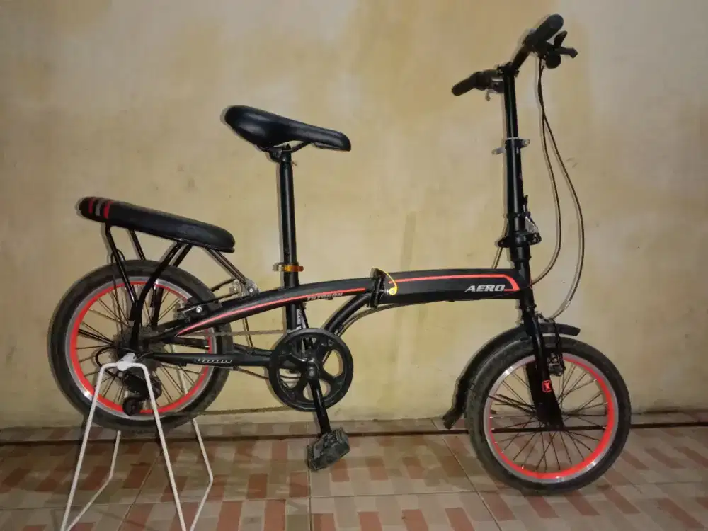 Sepeda lipat AERO UK 16