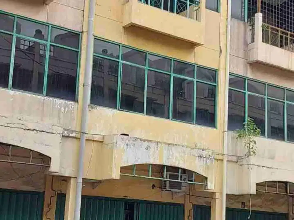 Disewakan Ruko Pengampon Square 3,5 lt  lokasi strategis dekat pasar atum surabaya