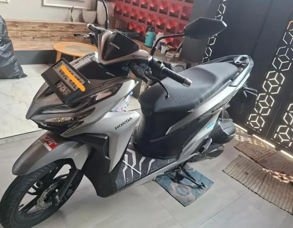 VARIO 150cc SILVER