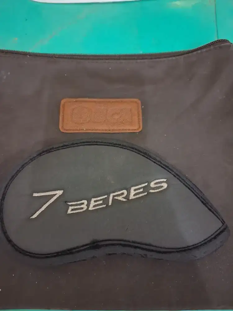 Sarung golf merek 
Honma beres warna hitam 
Limited edition 
Barang te