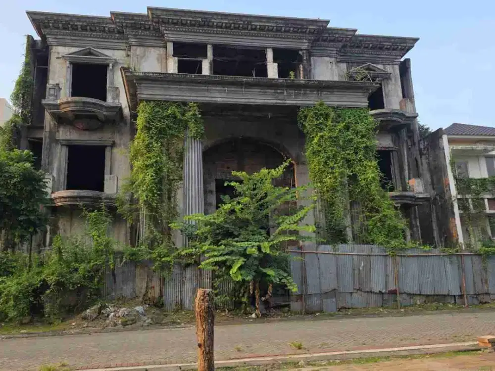 DIJUAL CEPAT RUMAH CROWN GOLF BOULEVARD PIK 3 LANTAI
RUMAH SETENGAH JADI