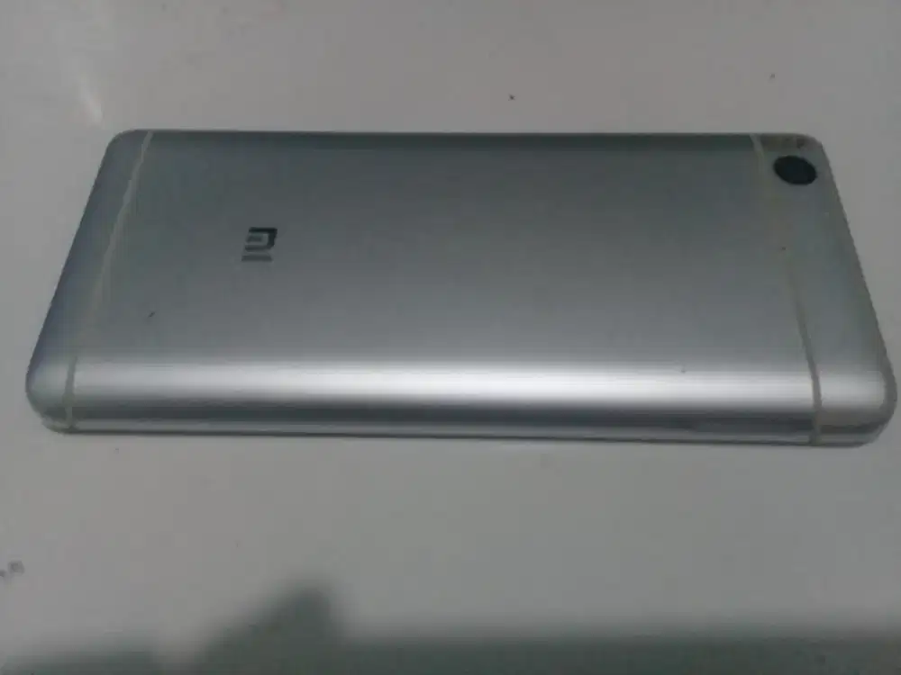 Xiaomi mi 5s 4G ram 4/128 layar 5.2 in minus