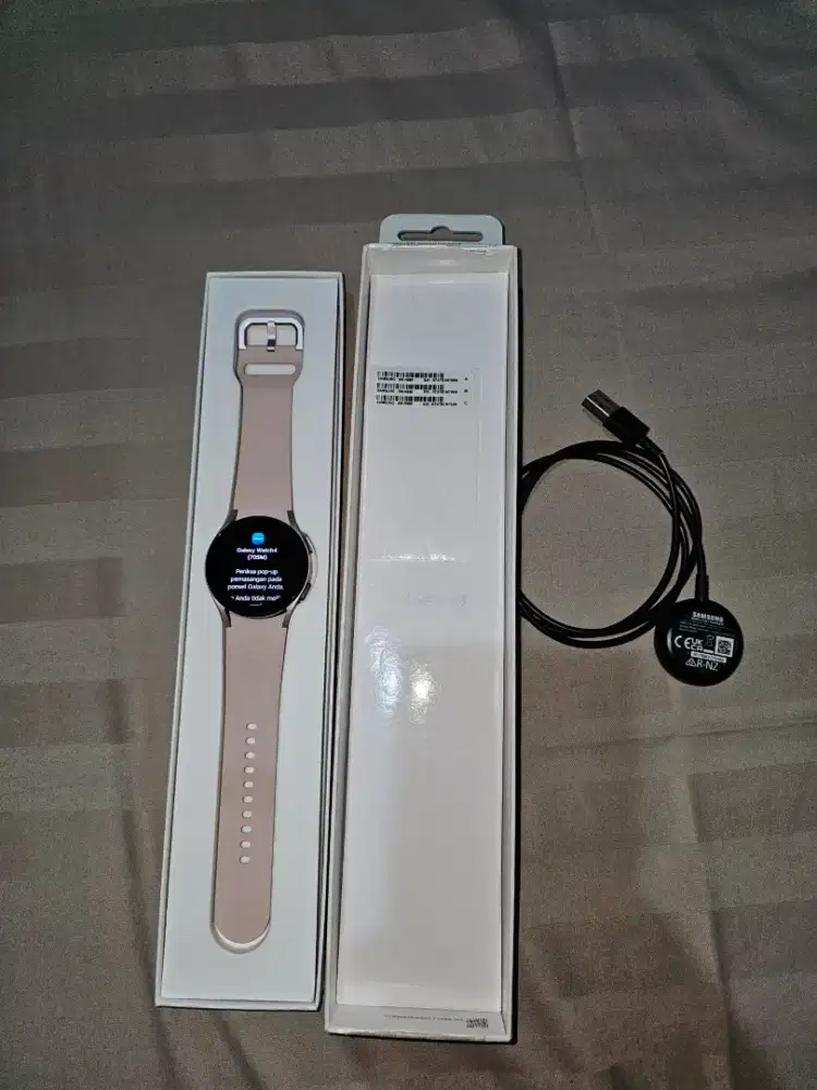 Galaxy Watch 4 PINK GOLD