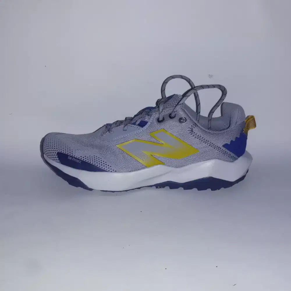 Sepatu Outdoor NEW BALANCE