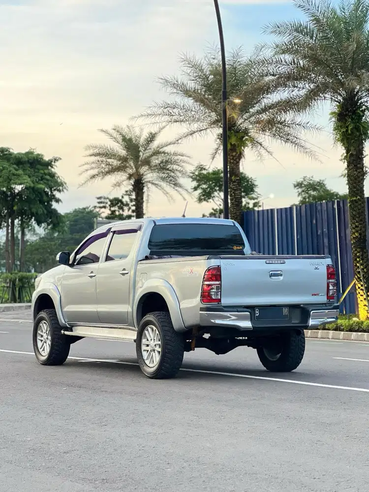 Toyota Hilux 2.5 V Automatic 4X4 2015
